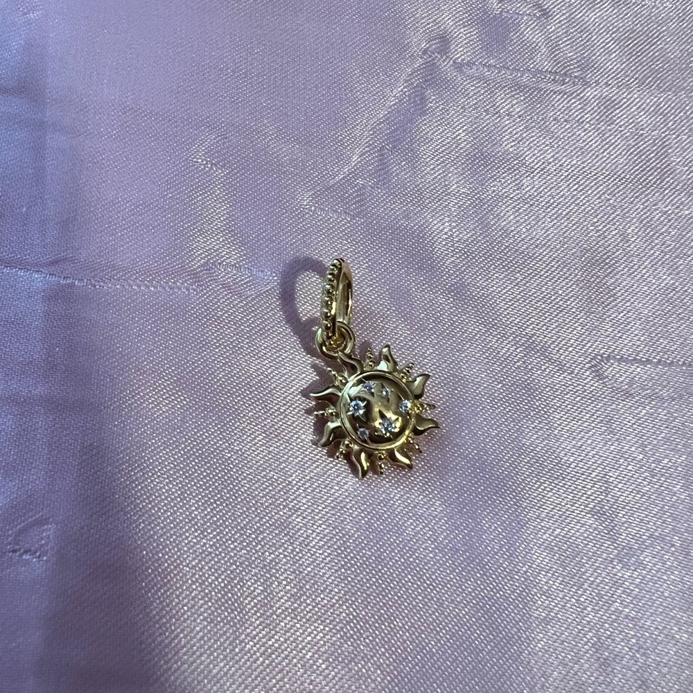 PANDORA - SPARKLING SUN PENDANT